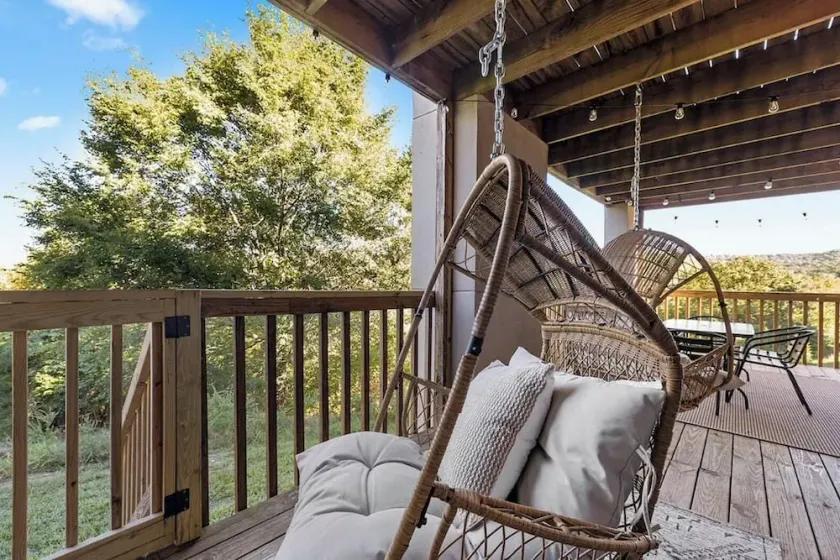 Gorgeous Remodel, walk to lake @ Indian Point! - Image 1