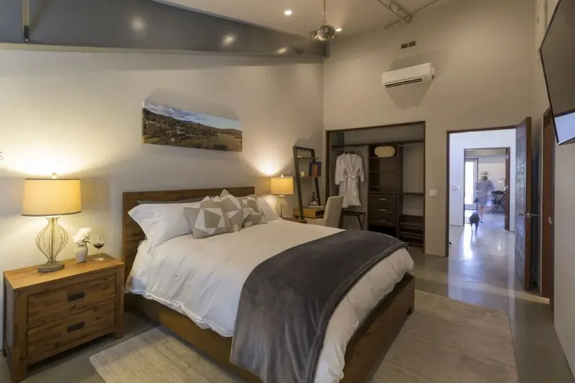 Deluxe King Room on Winery & Vineyard Property - Image 1