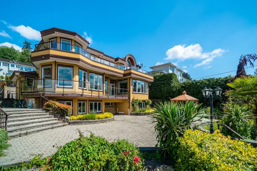 ***Panoramic Water View*** Deep Cove Luxury living - Image 1