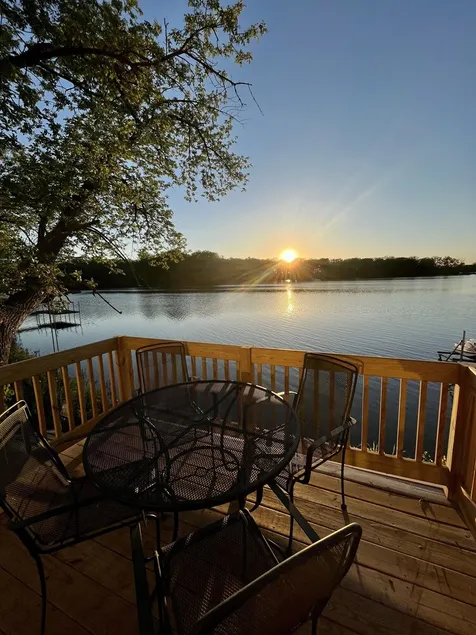 Cozy lakefront cabin - on both Big and Little Spirit Lake - Image 1
