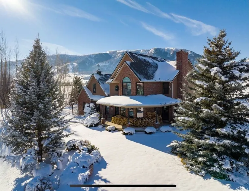 Eden View Home - Perfect for Families w/Spa - Image 1