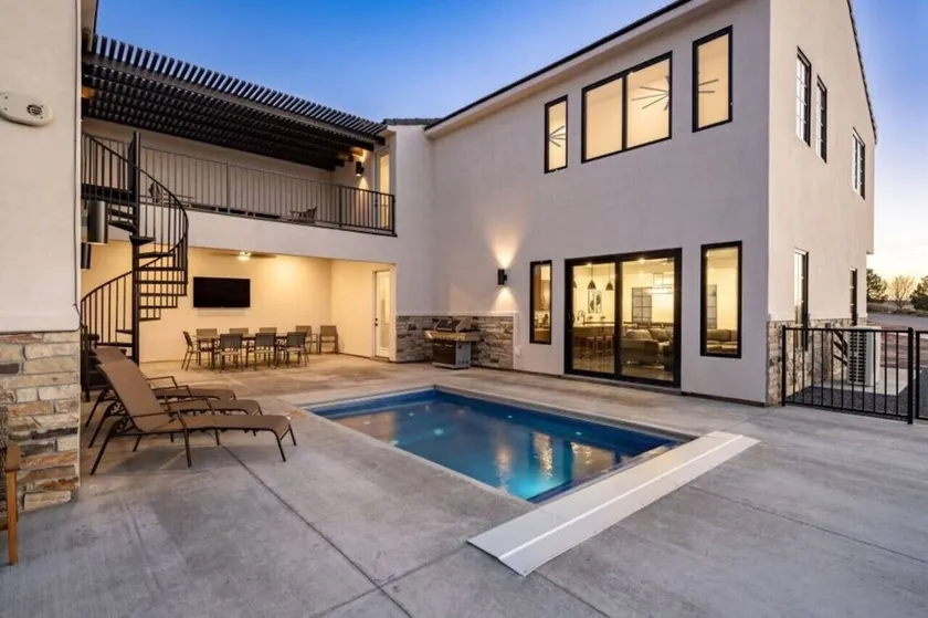 Impeccable destination for spending quality time with friends & family! - Image 1
