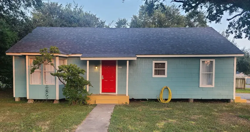 Brightly Homely House  - Image 1
