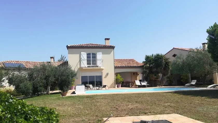 30 m2 guest room with private bathroom and breakfast included.  - Image 1