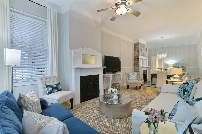 Gallery Stays - Parkside Manor - Image 1