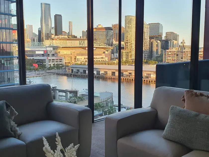 Harbour Escape Apartments Docklands - Image 1