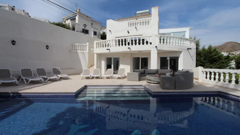 Villa renovated in summer 2019 with private swimming pool - Image 1