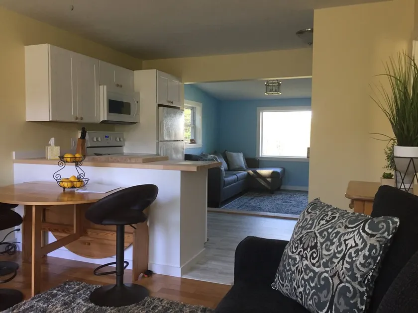 Modern Lakeside \"Home Away from Home\" Near Santa's Village and Bretton Woods - Image 1