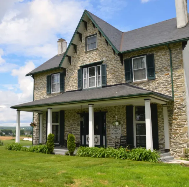 Farm house at Amish country - Image 1