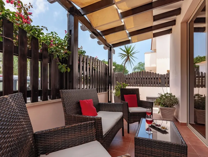 Villa independiente, piscina privada, gran parcela de esquina, y WiFi !! - Image 1