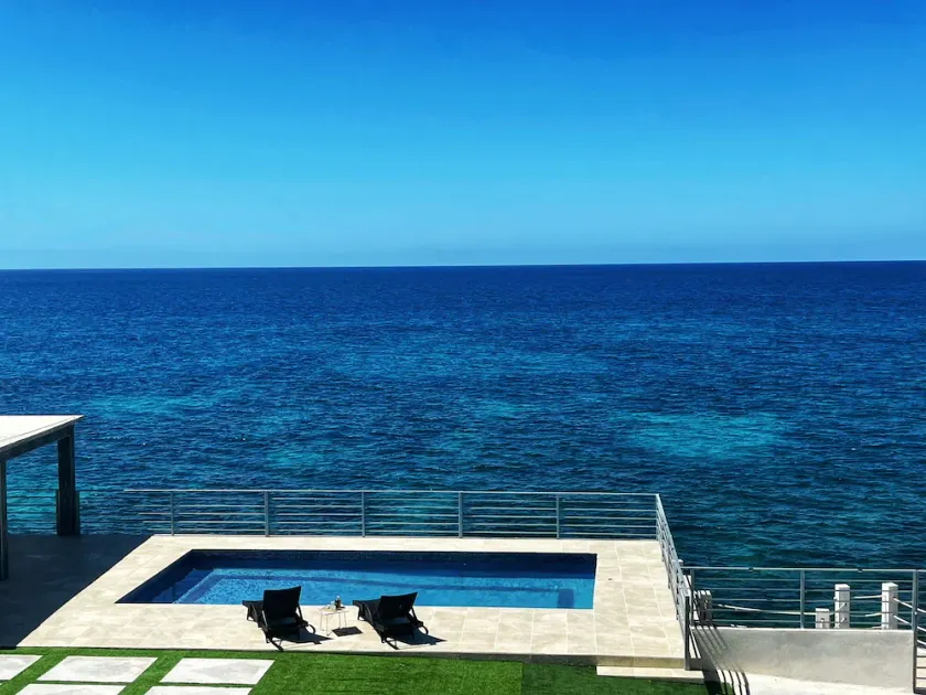 Luxury 4 Bedroom Oceanfront  Villa  - Image 1