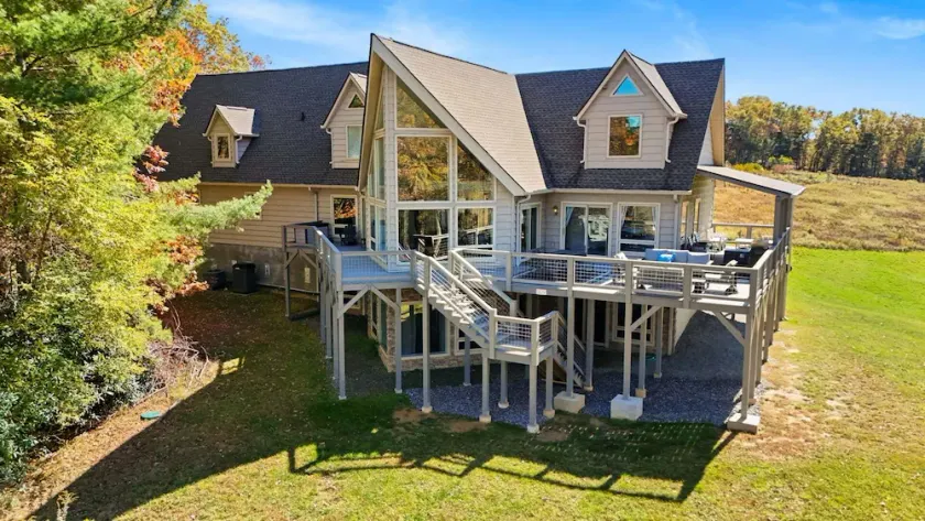 Wolf Ridge Chalet-Amazing Chalet w / HOT TUB, Billardtisch, Tischfußball, Theaterbereich, WLAN und Haustiere OK - Image 1