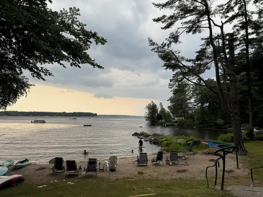Perfektes Sebago Lake Sommercamp & Sandstrand (Jordan Bay, Raymond, Maine) - Image 1
