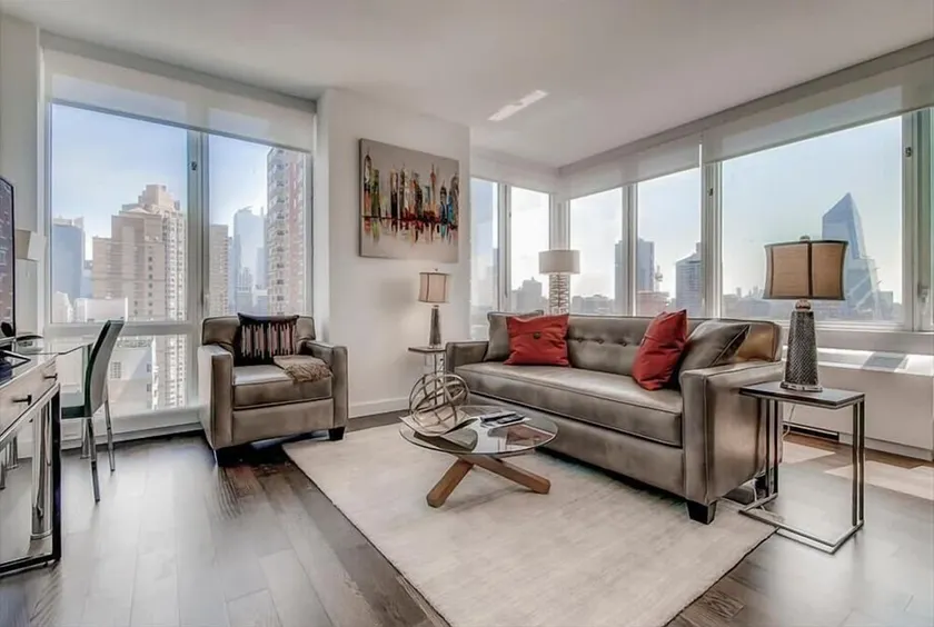 Luxury 1BR | Close to Javits Center | Upscale Amenities | by GLS - Image 1