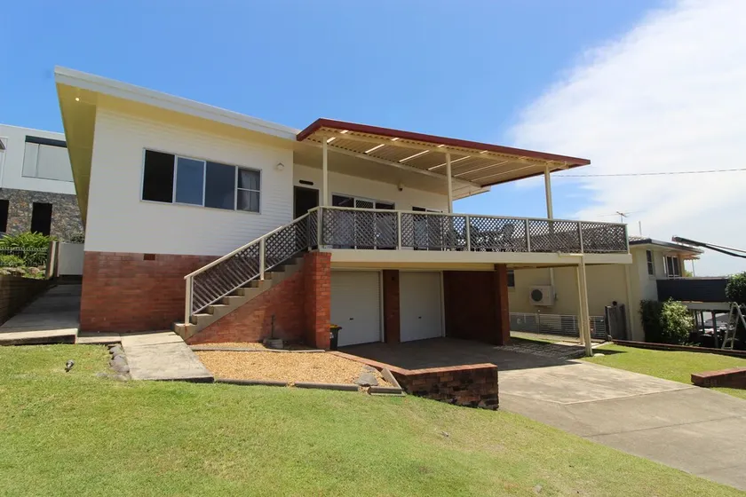 CENTRAL HOLIDAY HOME, VILLAGE LOCATION - Image 1