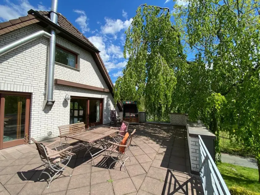Große, Lichtdurchflutete Wohnung mit Dachterrasse und Sauna - Image 1
