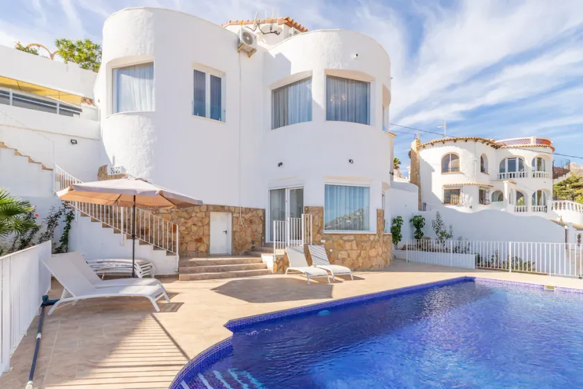 Villa 'Sol Y Mar' con piscina privata, Wi-Fi e aria condizionata - Image 1