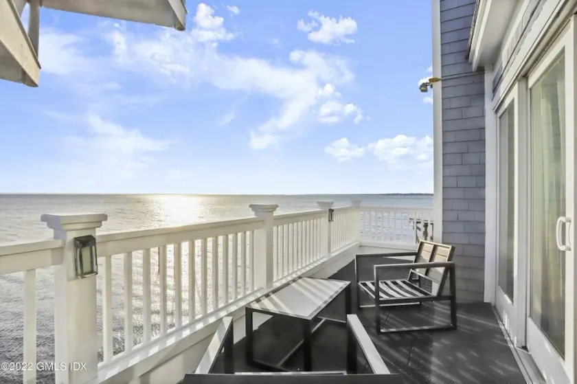 Spectacular direct waterfront with rooftop hot tub 360 degree views.  - Image 1