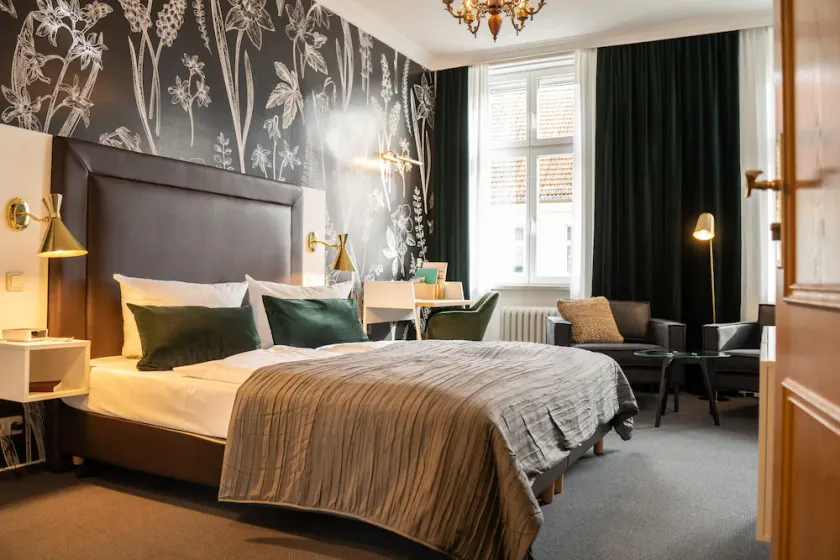 Doppelzimmer Straßenseite - Image 1