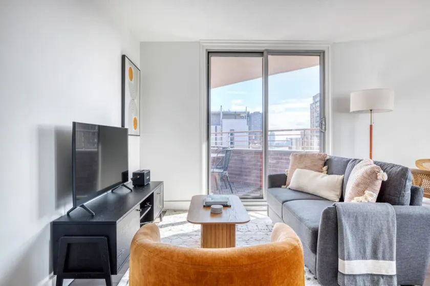 Serene Kips Bay 2BR w/ Gym & Doorman, nr Murray Hill, by Blueground - Image 1