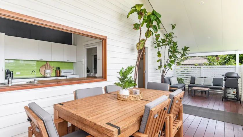 High Three - Beachside Hideaway in Town - Holiday Yamba - Image 1