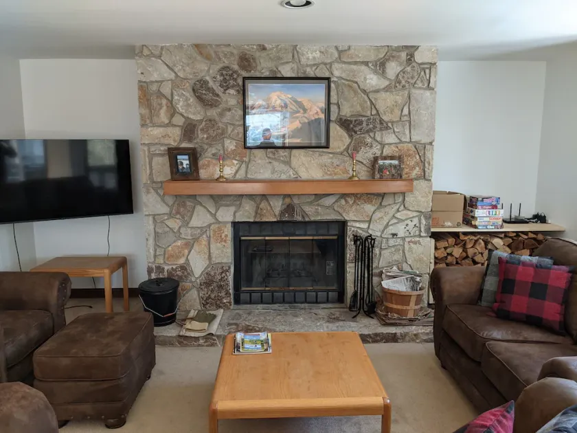 Cozy ski-in/ski-out condo on Mount Snow w/fireplace - Image 1