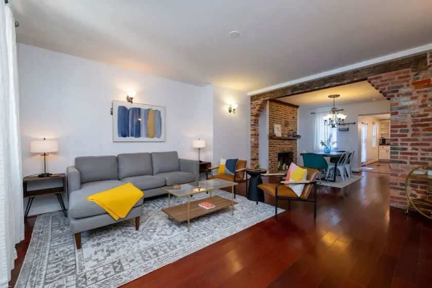 Charming 4 bedroom home just steps to the water! - Image 1