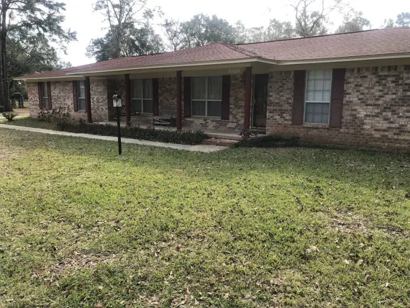 Mama's House has a Garage &  Sparkling Clean.  4 bedrooms 3 baths. sleeps 8      - Image 1