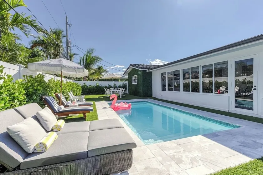 Luxury Home with Heated Pool close to beaches - Image 1