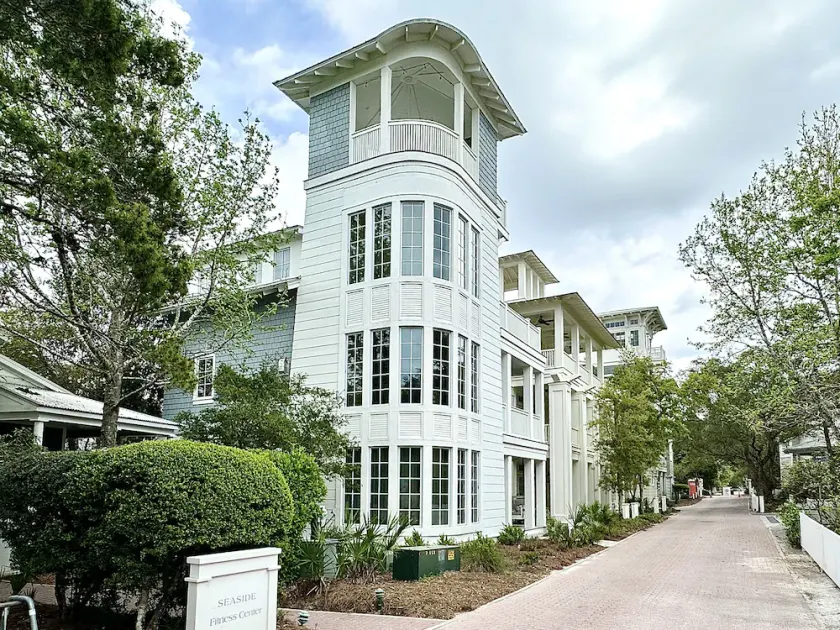 Luxury Designer Seaside Home with Rooftop Views from Tower, + 2 Adult Bikes! - Image 1