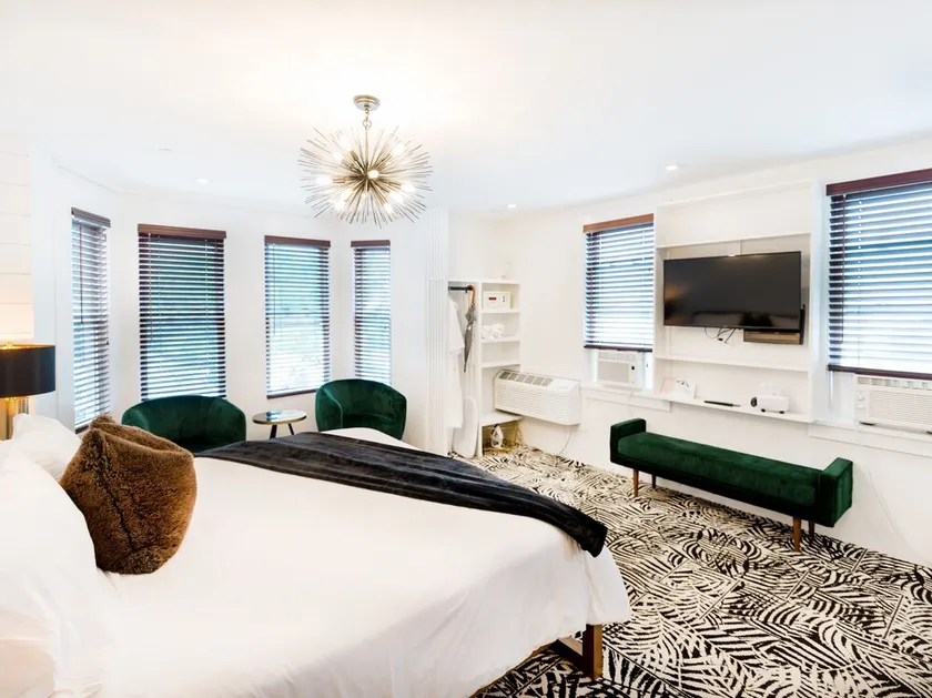 American Beech in Greenport  - Deluxe King Suite 11 - Image 1