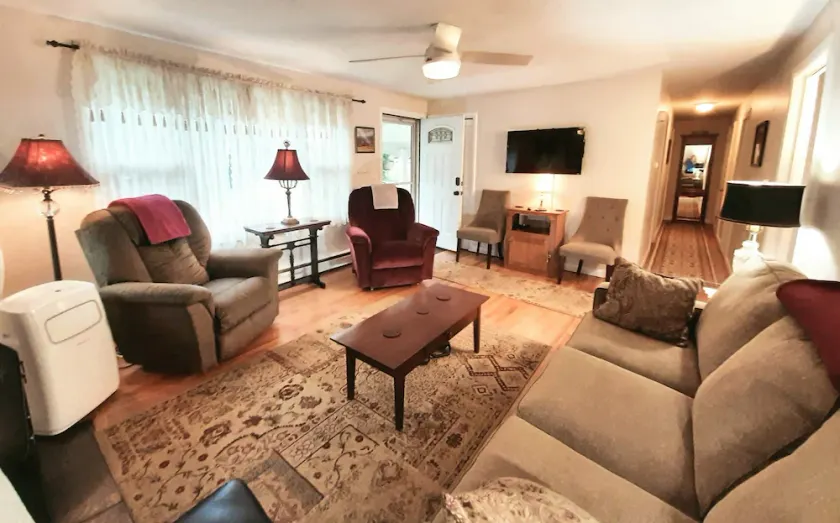 Charming Ranch Home, Backyard Sanctuary, GameRoom, Convenient  to Town Center - Image 1