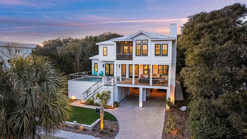Ultimate IOP Vacation- 6BR with Pool & Steps to the beach! - Image 1