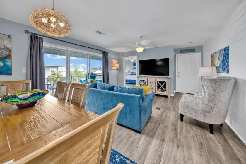 Blue Haven- Beachside condo - 4 minute walk to sand! - Image 1