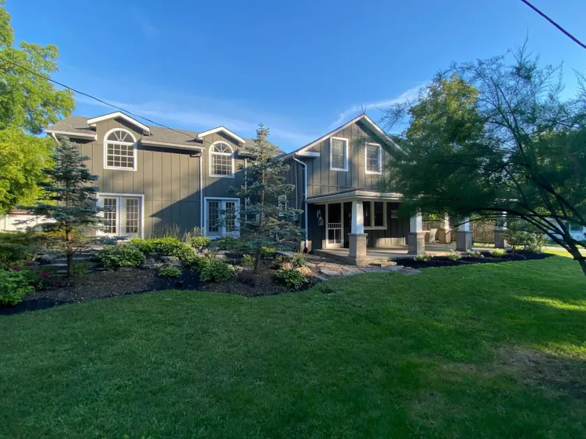 BAYFIELD LUXURY VACATION/CORPORATE RETREAT STEPS AWAY FROM HISTORIC MAIN STREET - Image 1