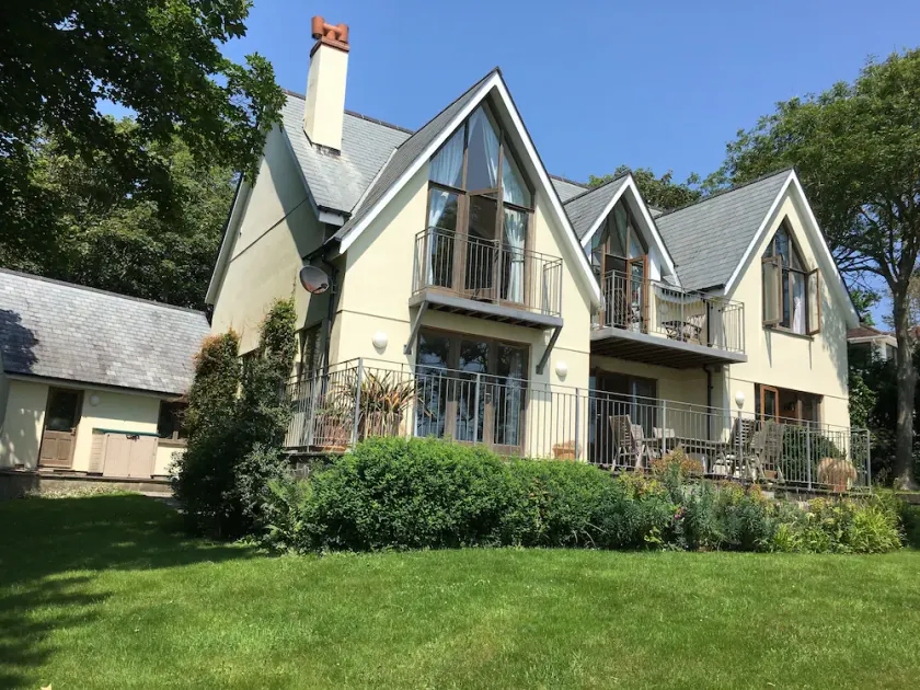 House With Sea Views And Sunny Aspect - Image 1