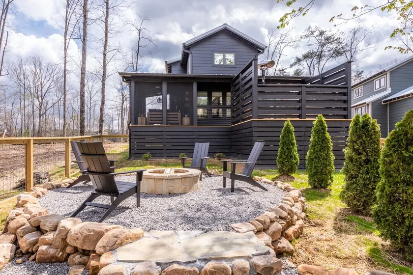 A Restful, Modern Tiny B’nB Nestled into the Cumberland Plateau - Image 1