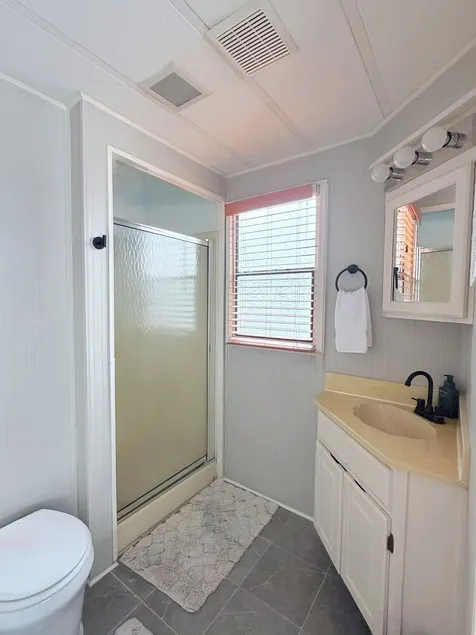 Dockside Retreat Aboard Savannah Rae - Image 1