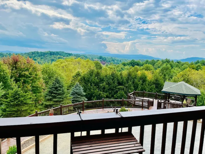 Blue Ridge Spectacular Mountain View Cabin-Fire Pit •Game-room•Wrap Around Porch - Image 1