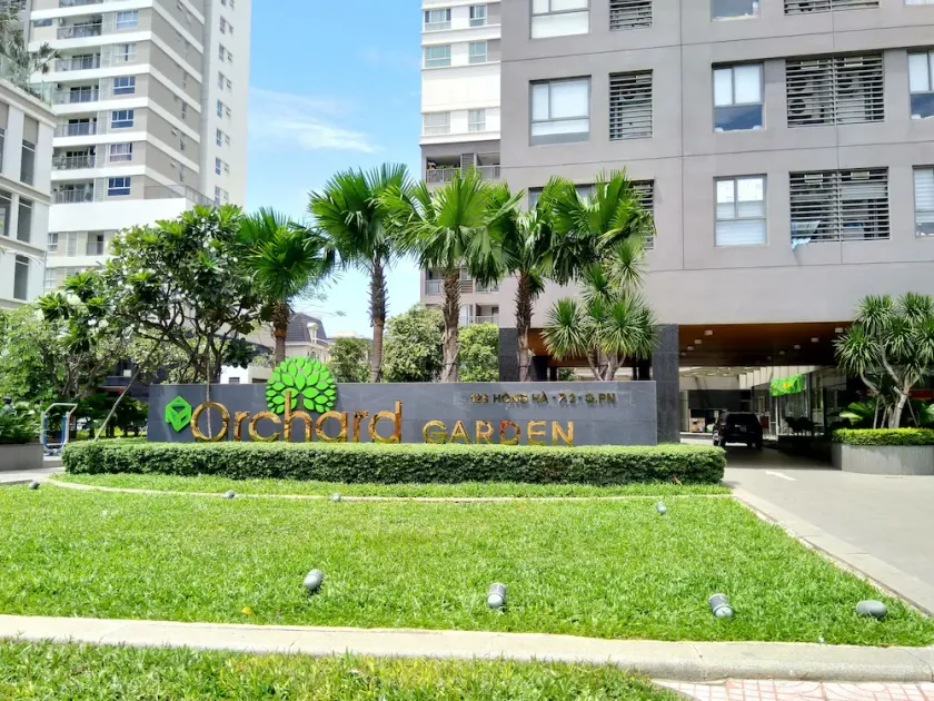 Airport House - **Orchard Garden Free Pool & Gym** - Image 1