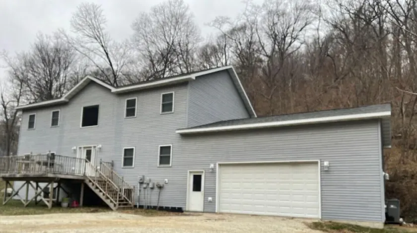 Beautiful 3 bedroom 2 bath home with 2,884 sq ft of living space - Image 1