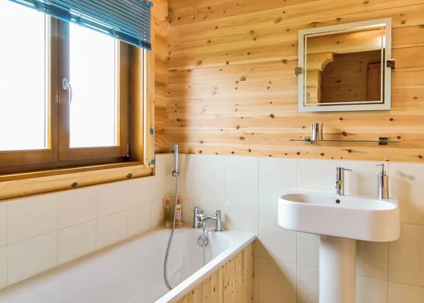 One double with en suite shower and one twin. - Image 1