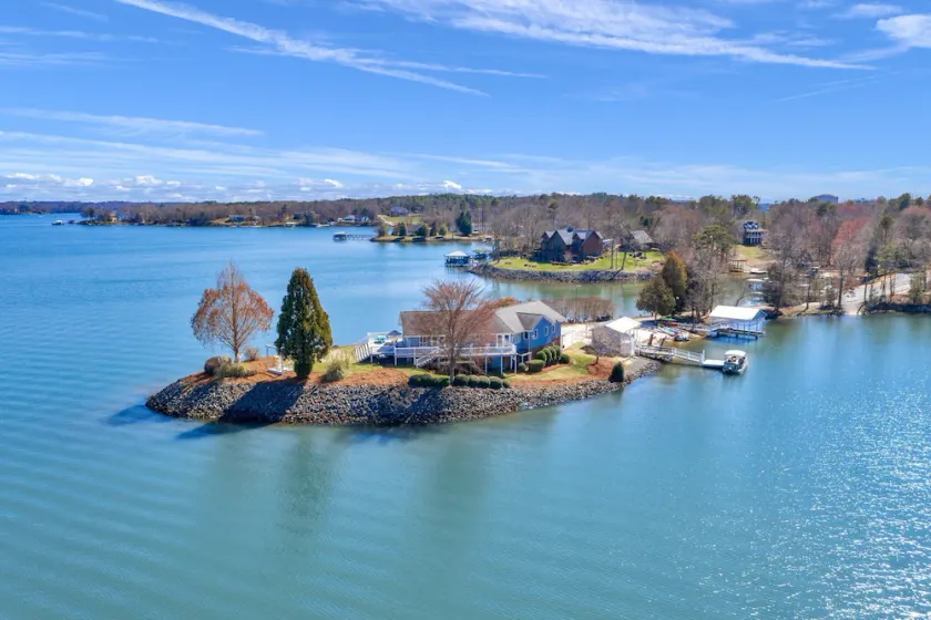 Charlotte Lux Lake House Private Peninsula, Hot Tub & Beach, Wheelchair access  - Image 1