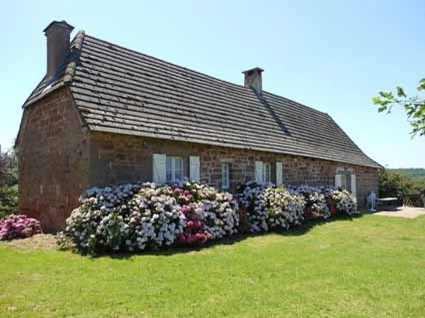 Isolated house with fireplace, pets allowed, near historical sites - Image 1
