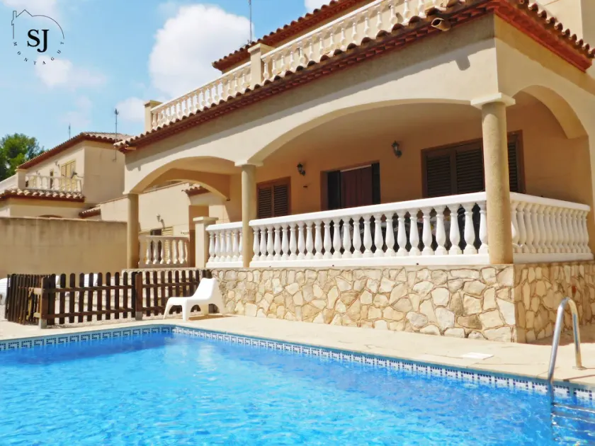 Agradable Villa con Piscina - Image 1