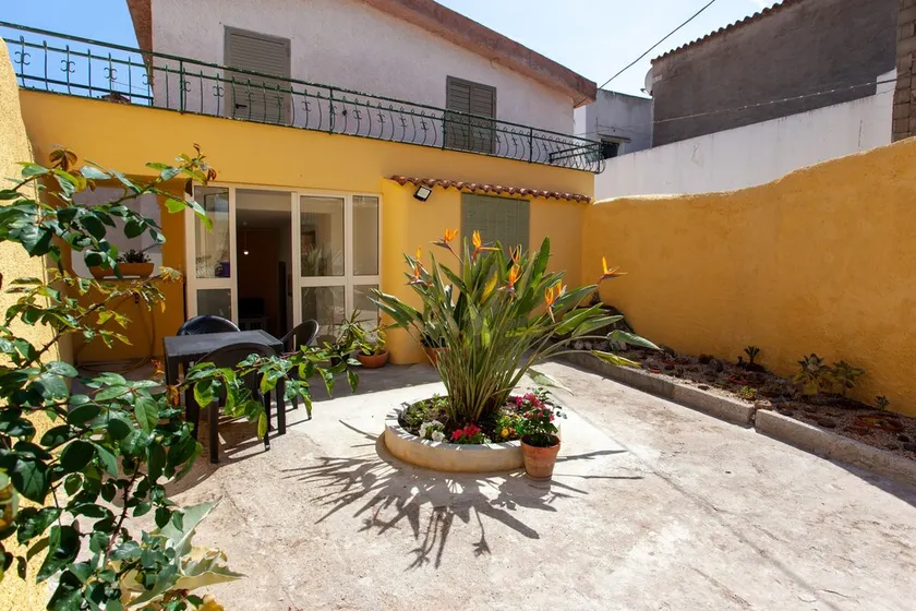 Casa de vacaciones 'Appartamento Irgoli - Sardegna' con patio, Wi-Fi y aire acondicionado - Image 1