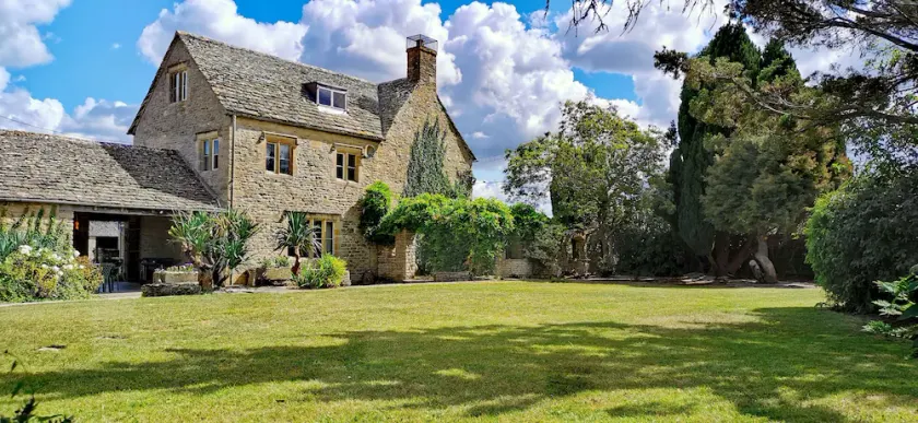 Beautiful Cotswolds farm house with period features and a beautiful garden. - Image 1