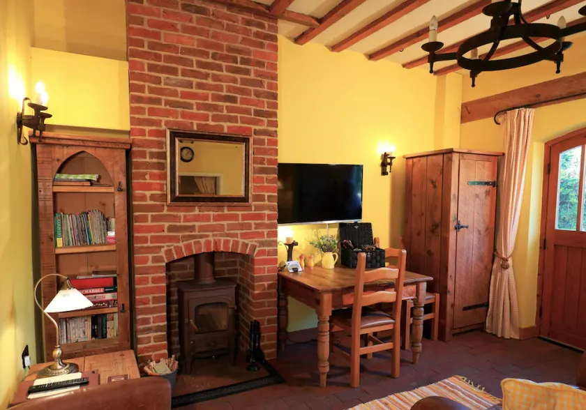 The Bothy - Cosy ground floor accommodation in restored stables. Dogs welcome - Image 1