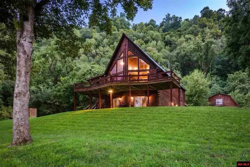 SECLUDED WHITE RIVERFRONT CABIN -SLEEPS 2-10, GREAT FAMILY & FISHERMEN GETAWAY - Image 1