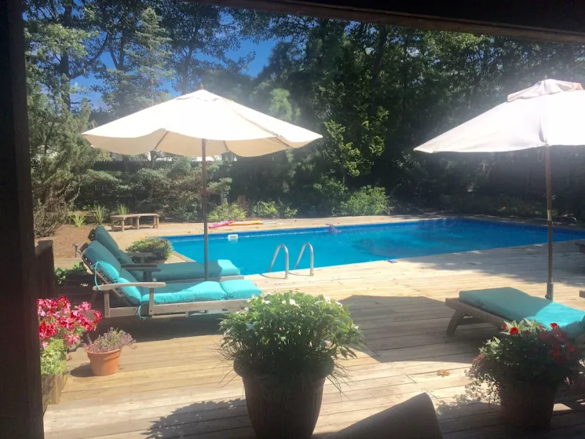 Sonnig, hell, komplett renoviert, zu Fuß zum privaten Bay Beach, East Hampton Springs - Image 1